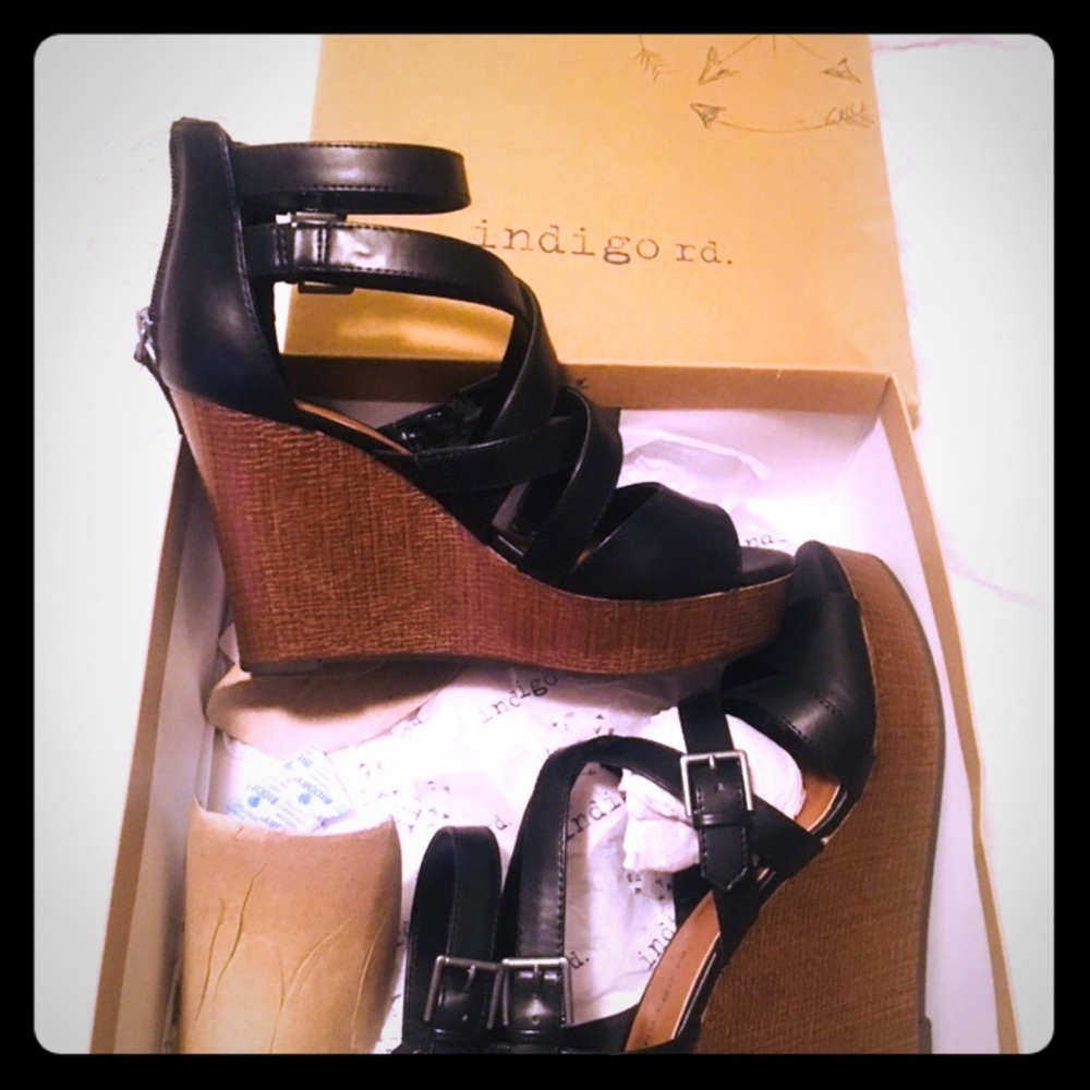 Black and brown wedge strap